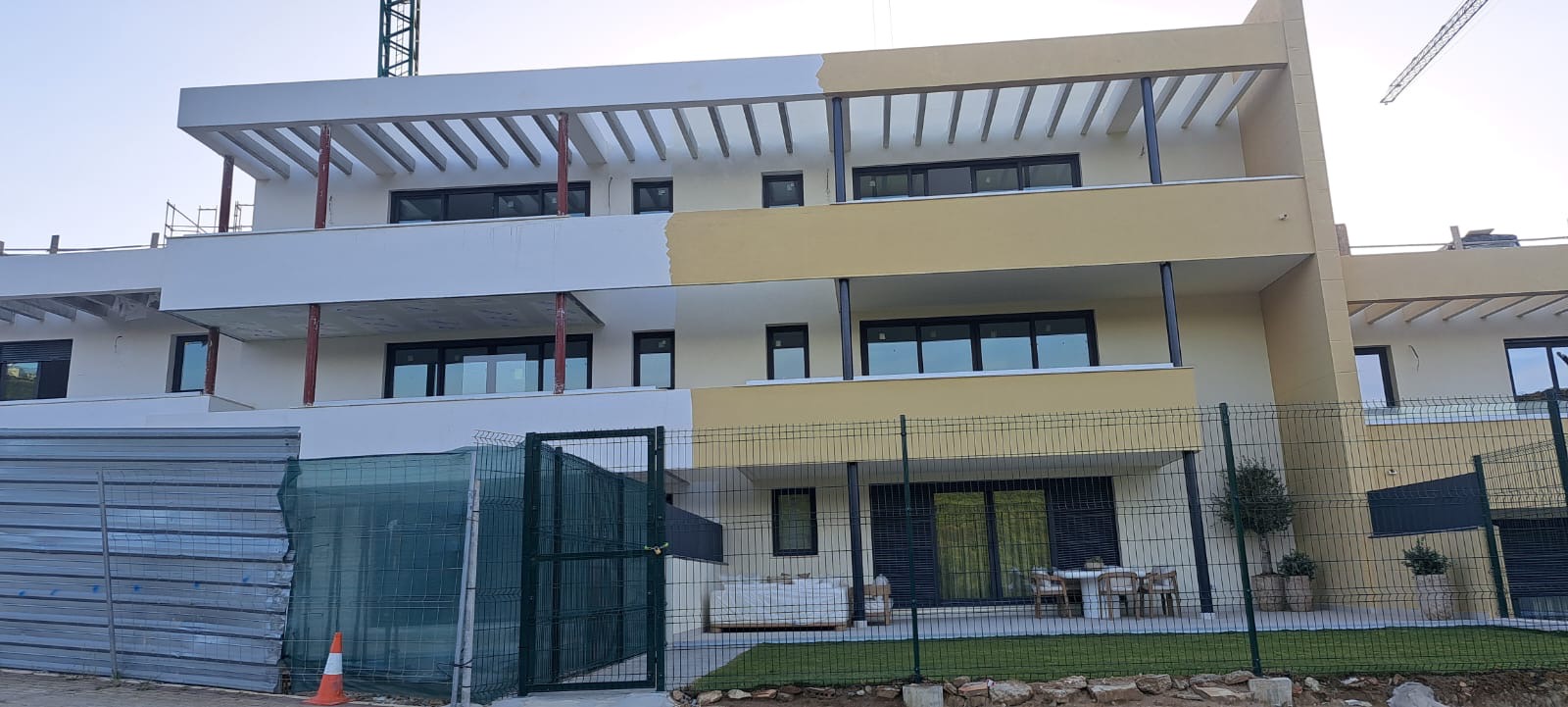 Fachada terminada en Casares